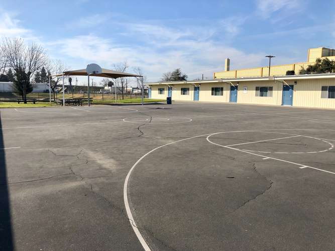 Rent Outdoor Basketball Courts in Fresno