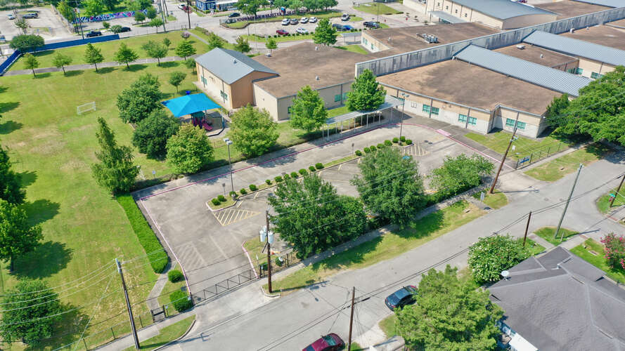 Rent Parking Lot Back in Houston