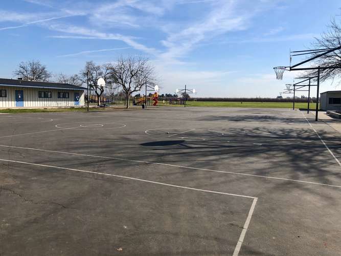 Rent Outdoor Basketball Courts in Fresno