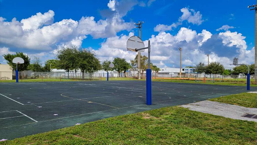 Hollywood Park Elementary School Outdoor Basketball Courts in Hollywood