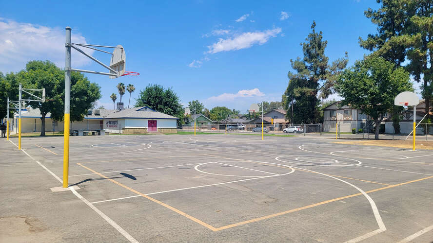 Rent Outdoor Basketball Courts in Visalia