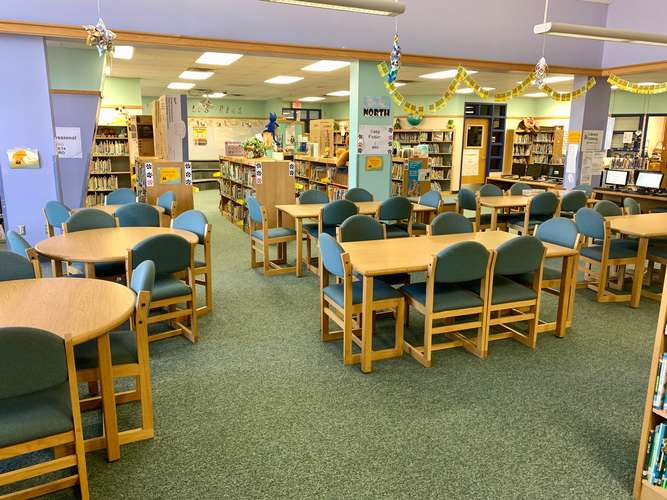 Rent Library in Del Valle