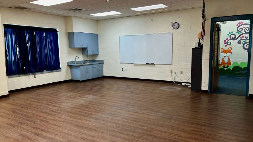 Rent Classroom Standard in DeFuniak Springs