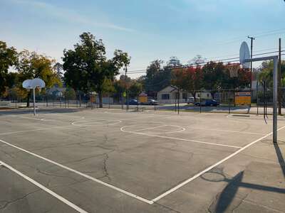 William Penn Elementary Basketball Courts in Bakersfield 2