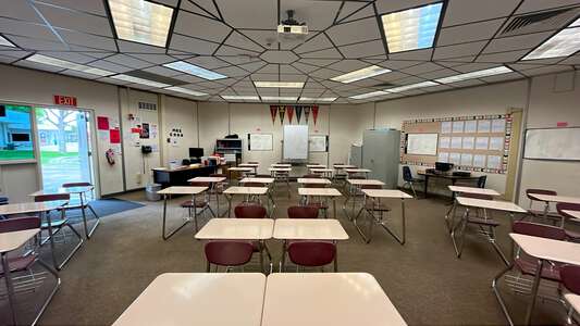 Mae Hensley Junior High School Classroom Standard in Ceres 3