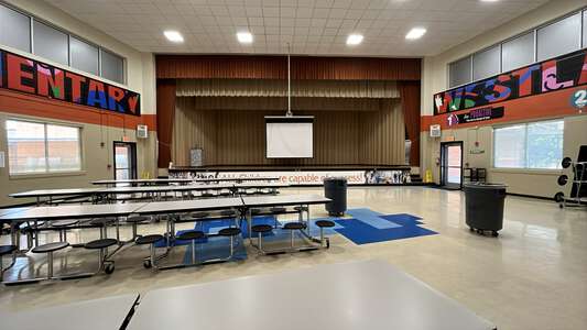 Westlawn Elementary School Cafeteria in Texarkana 4