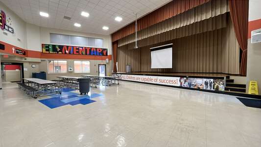 Westlawn Elementary School Cafeteria in Texarkana 3