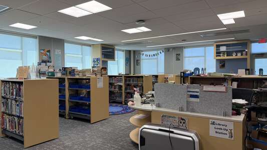 Mirror Lake Elementary School Library in Federal Way