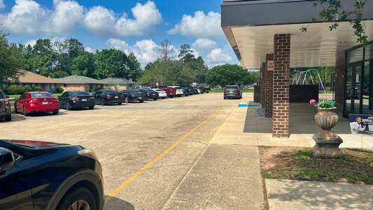 LaBelle Aire Elementary School Parking Lot - Staff in Baton Rouge