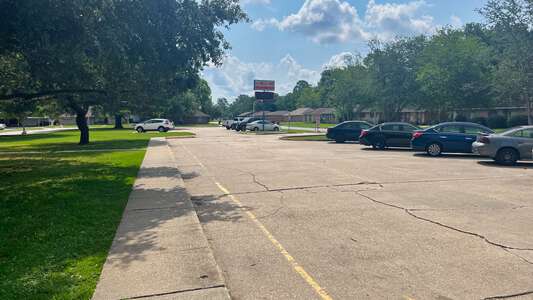 LaBelle Aire Elementary School Parking Lot - Staff in Baton Rouge