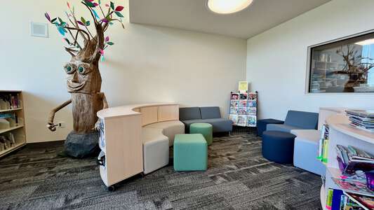 Mark Twain Elementary School Library in Kirkland