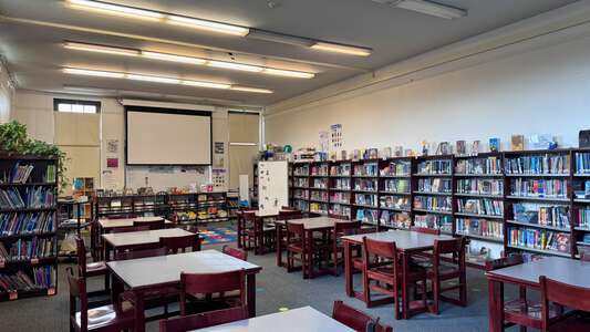 Hawthorne Scholastic Academy Library in Chicago