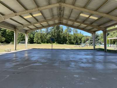 Cedaroak Park Primary School Covered Play Area in West Linn 2