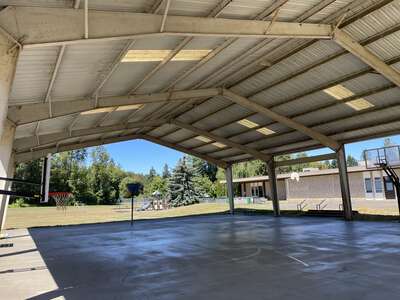 Cedaroak Park Primary School Covered Play Area in West Linn 3