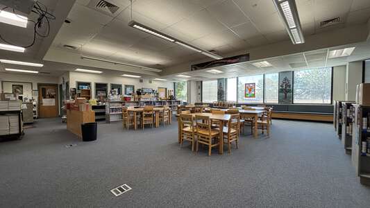 Prairie Mountain School Library in Eugene 2