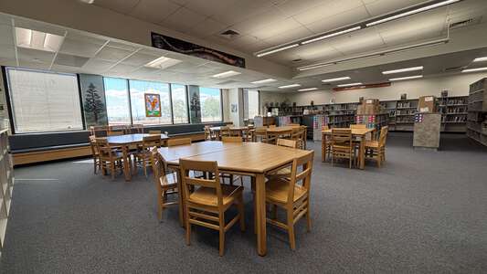 Prairie Mountain School Library in Eugene 3