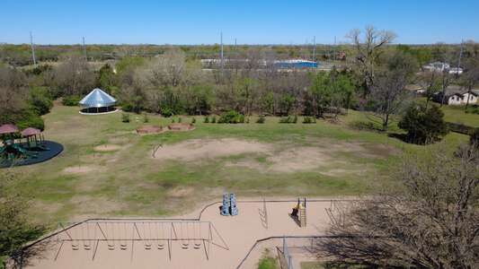 Earhart Environmental Magnet Elementary School Field - Practice in Wichita 3