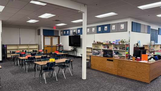 Chapman Hill Elementary School Library in Salem