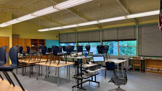 Hollyrood K-5 School Room 19 - Classroom in Portland