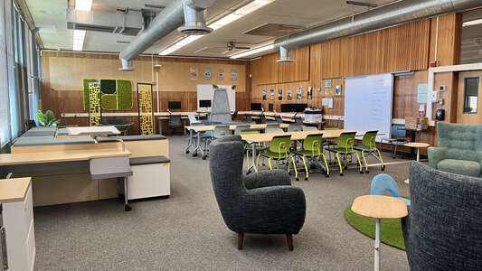 Bidwell High School Library in Antioch 2