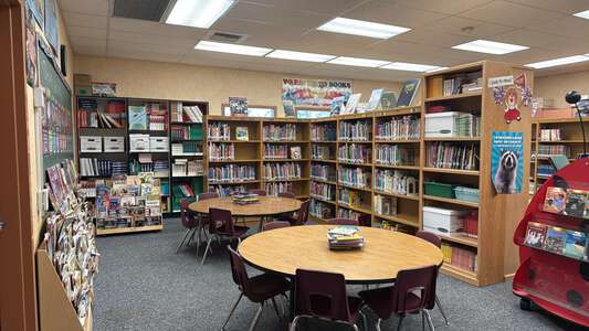 Desert Knolls Elementary School Library in Apple Valley 2