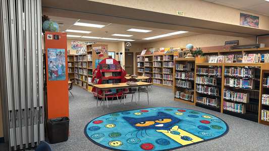 Desert Knolls Elementary School Library in Apple Valley 4