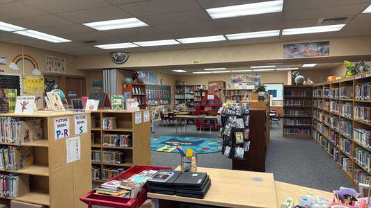 Desert Knolls Elementary School Library in Apple Valley 5