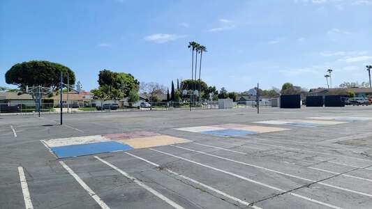 Mariners Elementary School (K-6) Outdoor Basketball Courts in Newport Beach