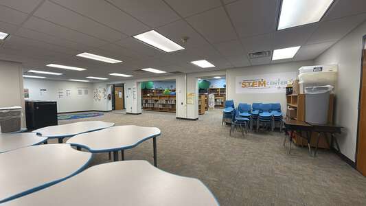 Pleasant Hill Elementary School Library in Oklahoma City 4