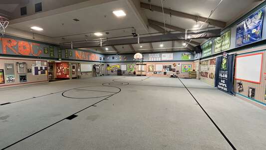 Mark Twain Elementary School Gym in Federal Way