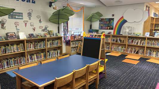 Newtown Elementary School Media Center in Virginia Beach 4
