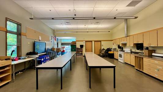 Robert Frost Elementary School Art & Science Room in Kirkland 3