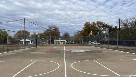 Daggett Middle School Outdoor Basketball Courts in Fort Worht