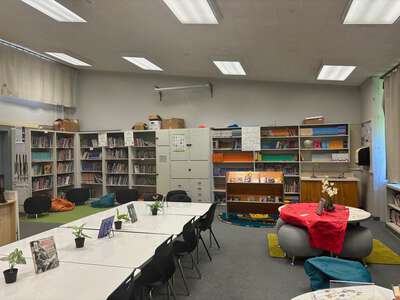 Glassbrook Elementary School Library in Hayward
