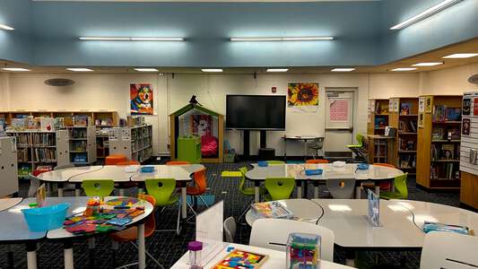 Parkway Elementary School Library in Virginia Beach 2