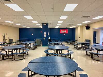 Saeger Middle School Cafeteria in St. Charles