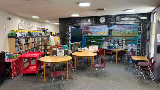 Foothill Oaks Elementary School Library in Sacramento