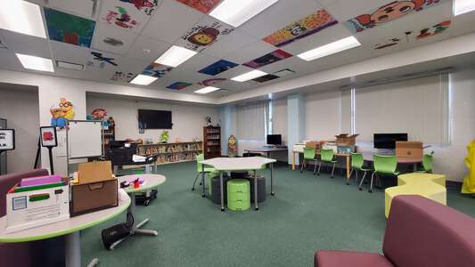 Seven Oaks Elementary School Library in Wesley Chapel