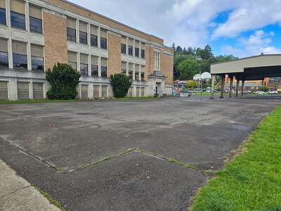 Chapman K-5 School Outdoor Basketball Courts in Portland 2