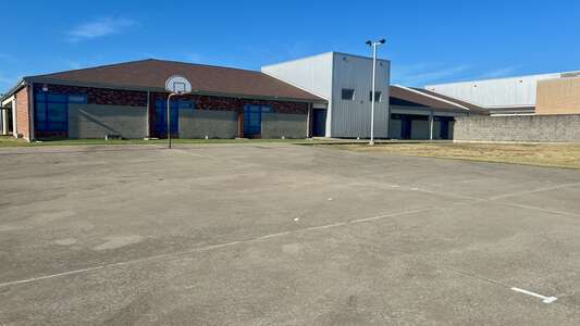 Thomas Tolbert Elementary School Outdoor Basketball Courts in Dallas