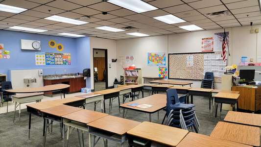 Cunningham - Cynthia Elementary School Classroom Standard in Las Vegas 3