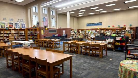 Gardiner Elementary School Library in Wichita 3