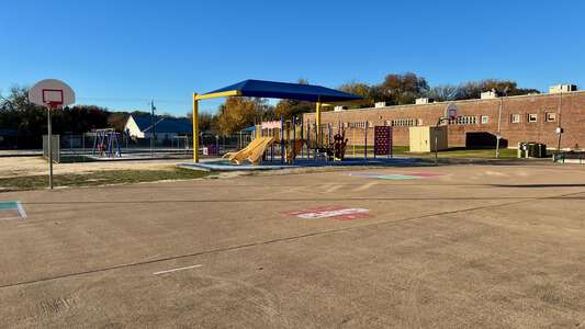 Burton Hill Elementary School Outdoor Basketball Courts in Fort Worth