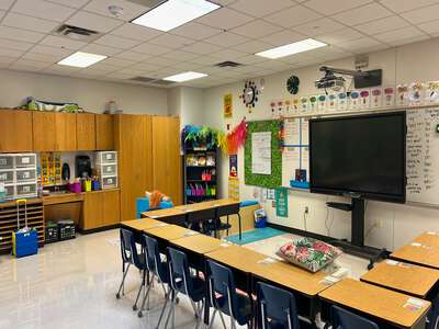 Oran M Roberts Elementary School Classroom Standard in Dallas