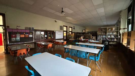 Volta - Alessandro Volta Elementary School Library in Chicago 2