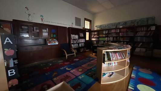 Volta - Alessandro Volta Elementary School Library in Chicago 4
