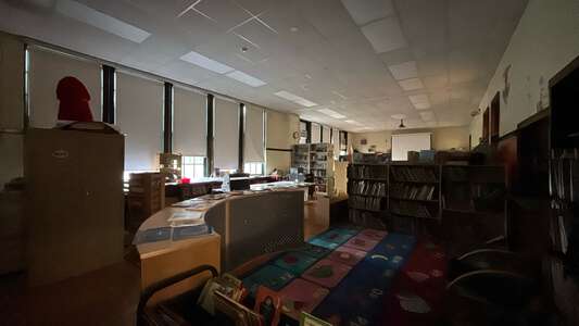 Volta - Alessandro Volta Elementary School Library in Chicago 5
