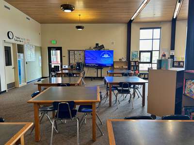 Chávez Elementary School Library in Salem