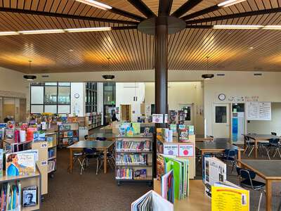 Chávez Elementary School Library in Salem