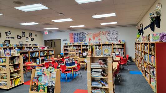 Brookside Elementary Library in Oak Park